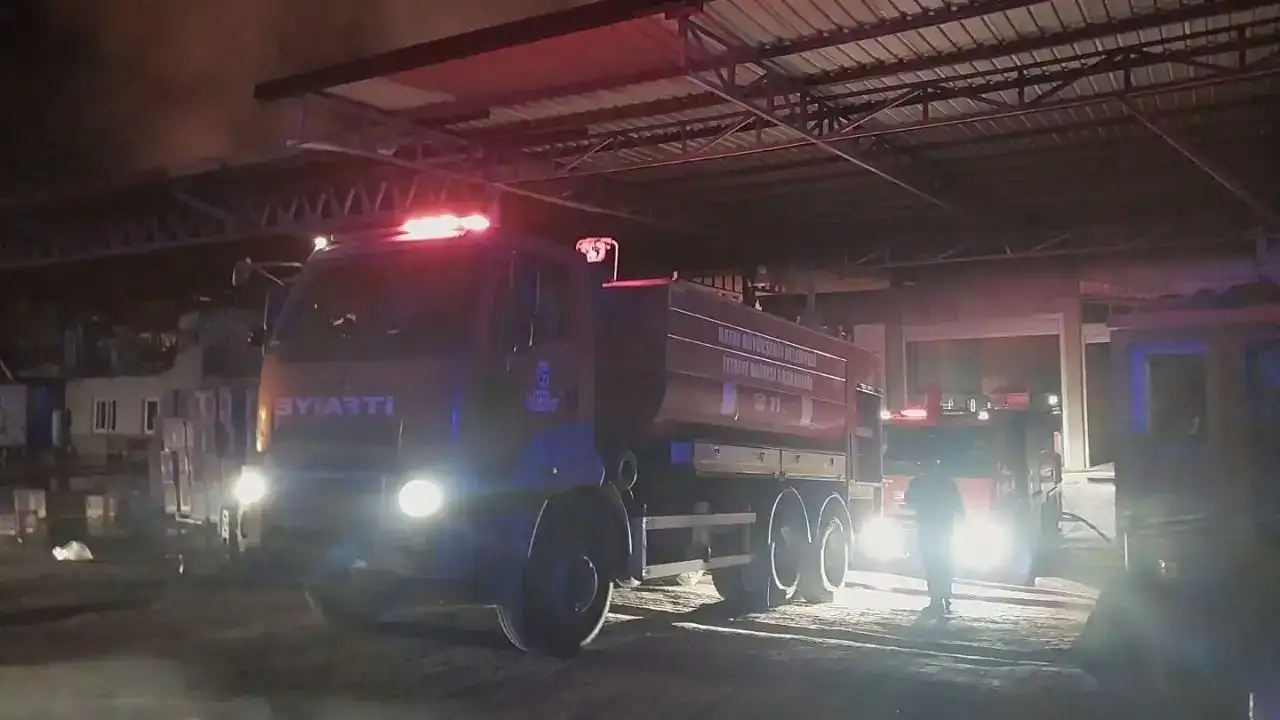 Hatay’da Fabrika Alev Alev Yandı: Bir İşçi Hayatını Kaybetti! 3